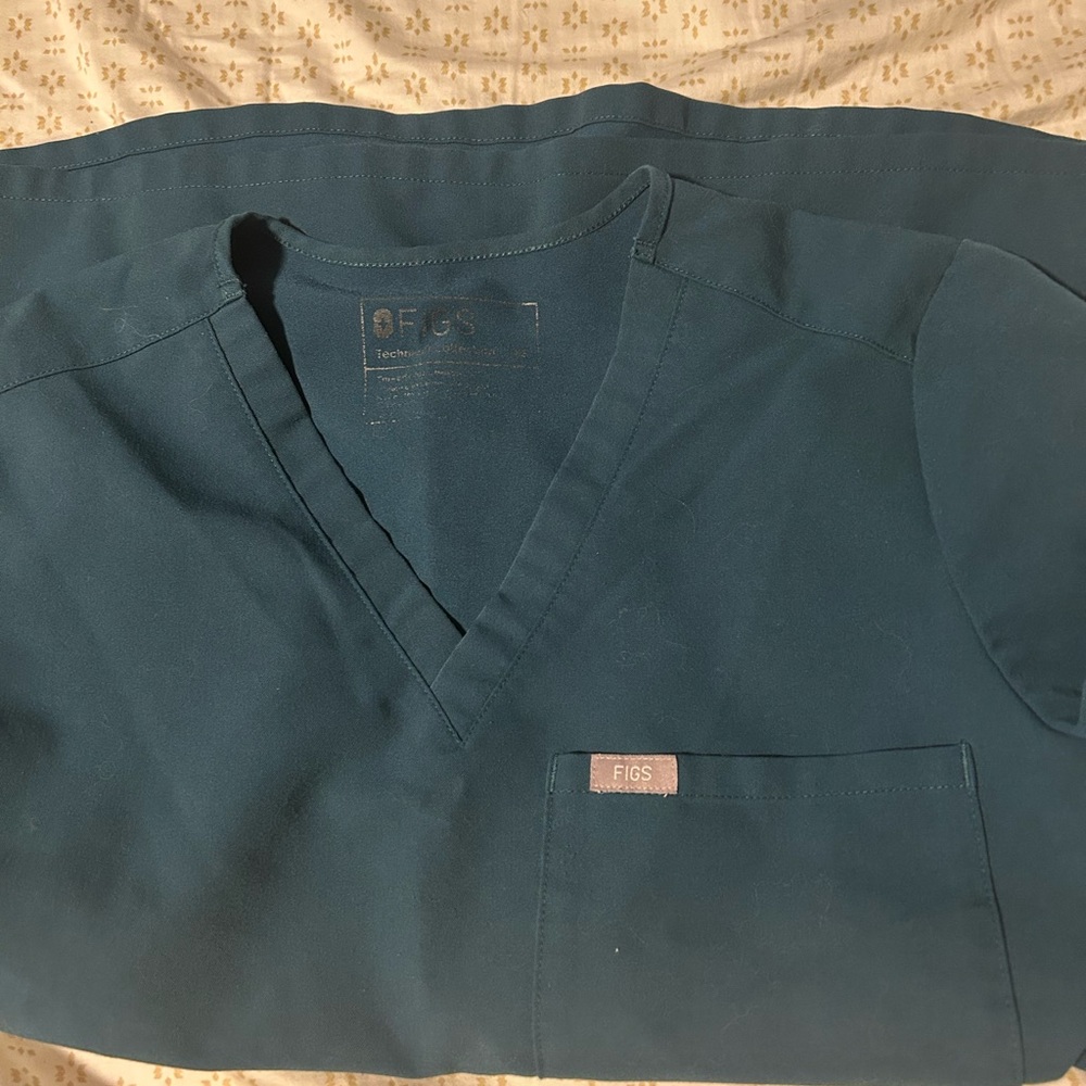 Figs Scrub Top